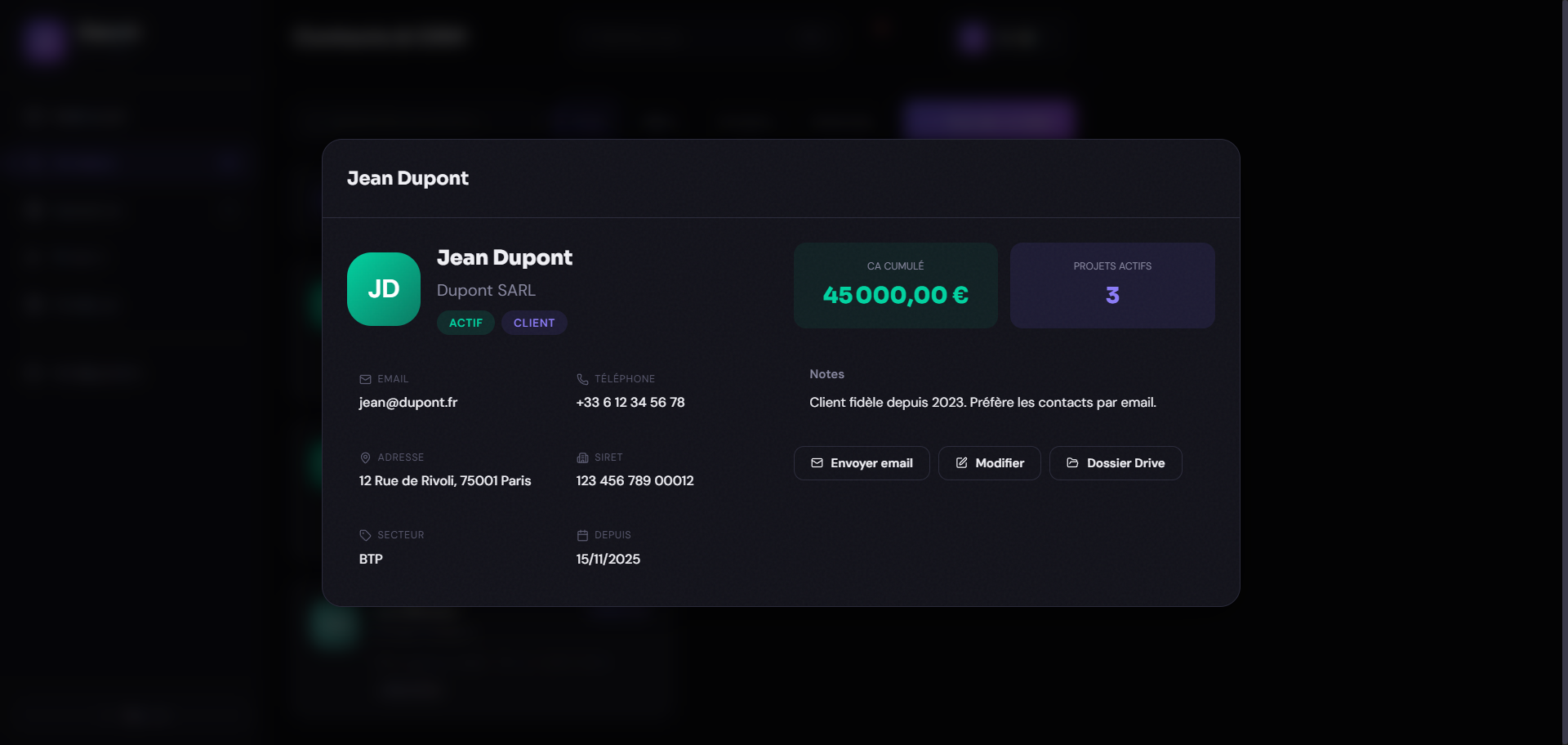 Fiche client détaillée avec CA cumulé, projets actifs et informations contact